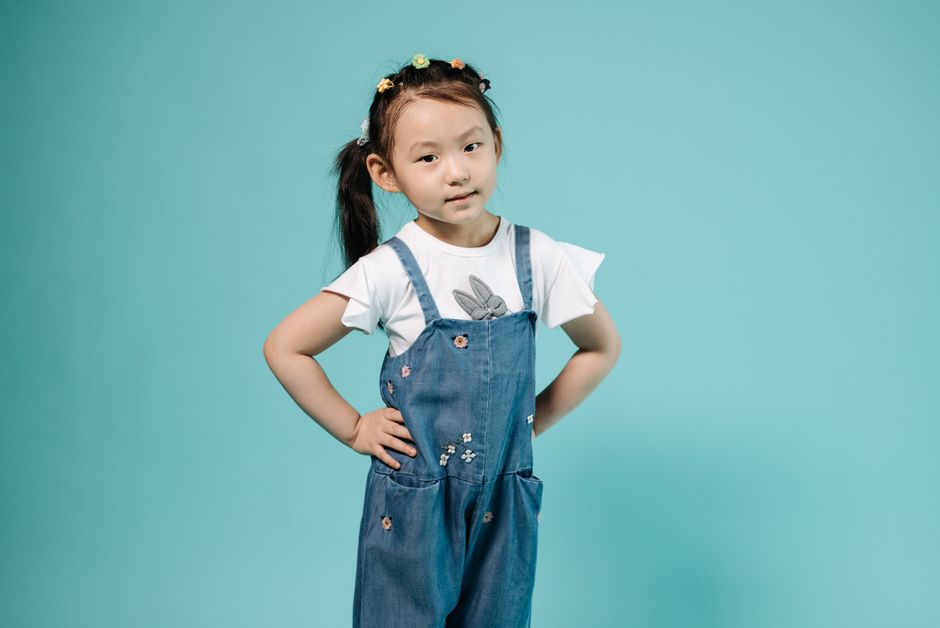Bé Mèo Con học hét to "Con không biết cô/chú này!"
